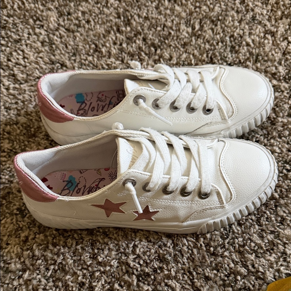 Blowfish White Sneakers with Pink Star Accents - Picture 9 of 9